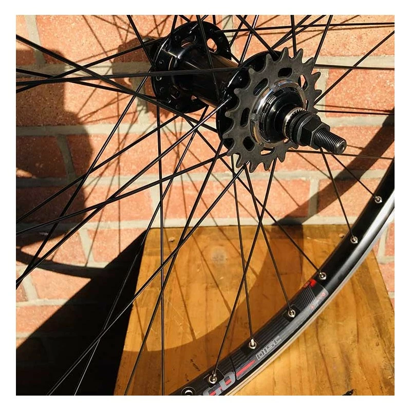 Roue Arrière Custom Bikelife X Collective 27.5 Pouces à Disk Noire - Wheeling Bike 4 Roue Arrière Custom Bikelife X Collective 27.5 Pouces à Disk Noire - Wheeling Bike – Image 2