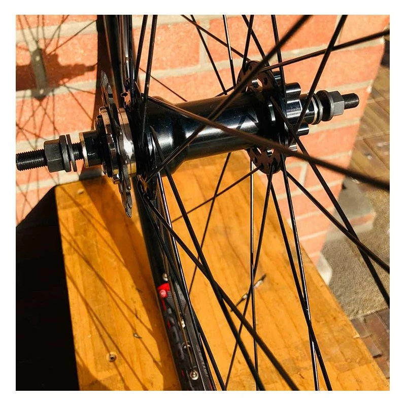 Roue Arrière Custom Bikelife X Collective 27.5 Pouces à Disk Noire - Wheeling Bike 6 Roue Arrière Custom Bikelife X Collective 27.5 Pouces à Disk Noire - Wheeling Bike – Image 4