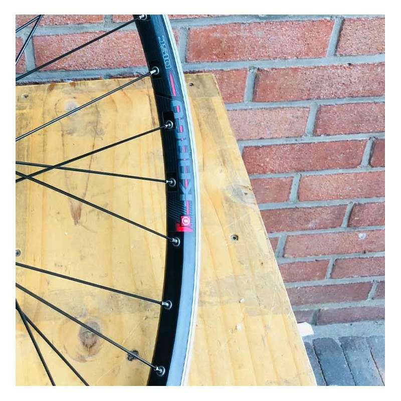 Roue Arrière Custom Bikelife X Collective 27.5 Pouces à Disk Noire - Wheeling Bike 10 Roue Arrière Custom Bikelife X Collective 27.5 Pouces à Disk Noire - Wheeling Bike – Image 8